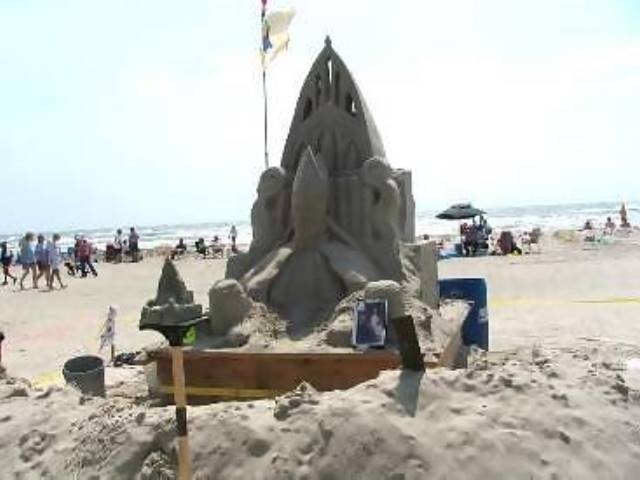 April

Sand sculptures on the beach
Port Aransas, Texas