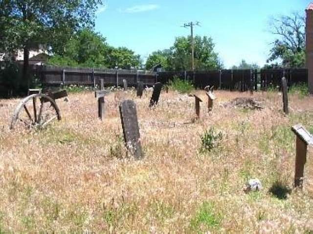 June

Boot Hill Cemetery
Dodge City, Kansas 
  
   
