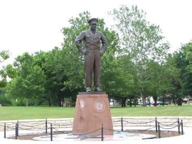 May

Memorial to General of the Army, Dwight D. Eisenhower
Abilene, Kansas