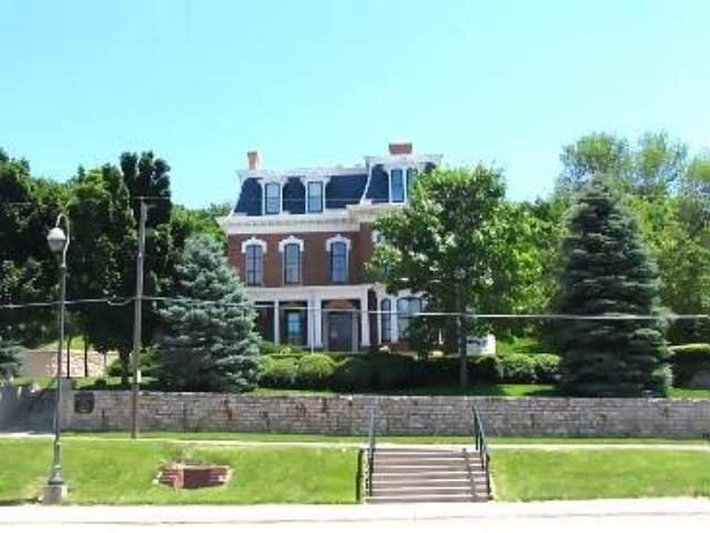 June

The Historic General Dodge House was built in 1869 by Civil War
General and Union Pacific railroad builder Grenville M. Dodge
Council Bluffs, Iowa
