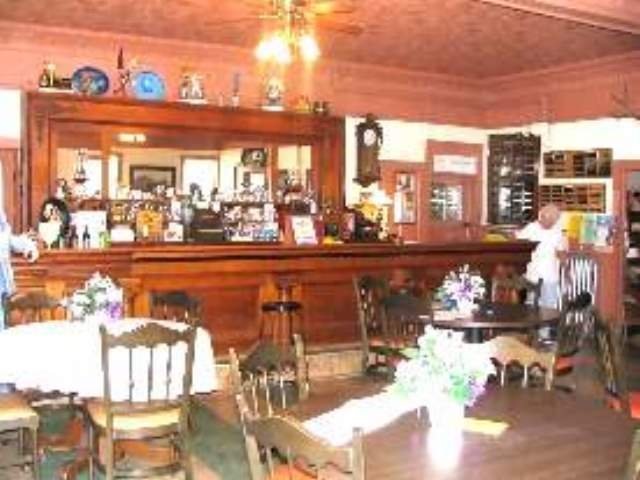 July

Washington House - historic hotel converted into an ice cream parlor 