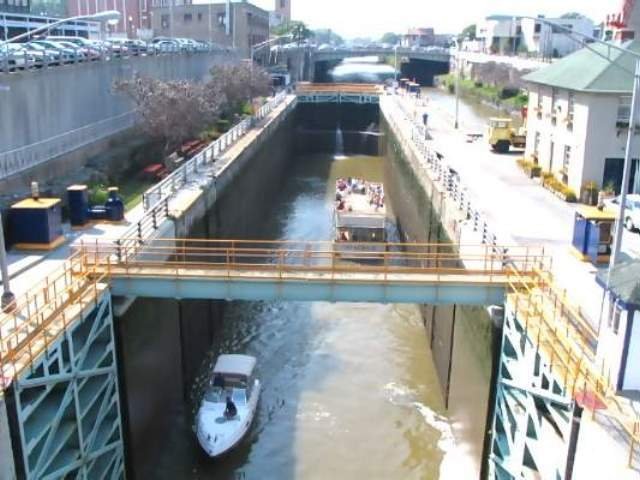 September

Erie Canal
Lockport, New York