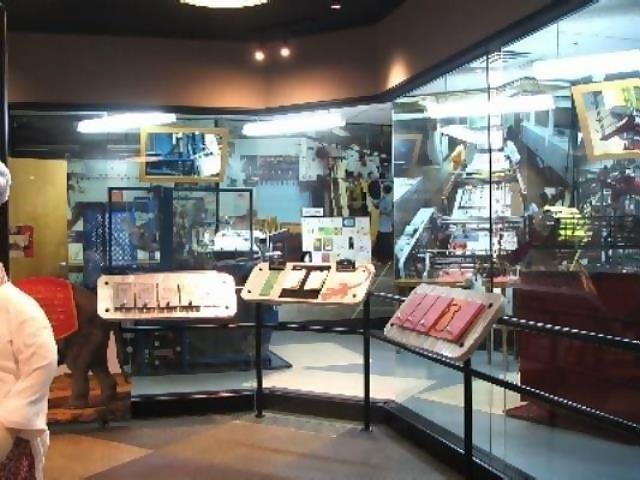 May

Hallmark Card Visitor Center
Kansas City, Missour