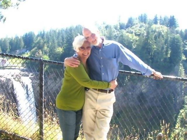 August

Bob and Juanita at Snoqualmie Falls
Snoqualmie, Washington 