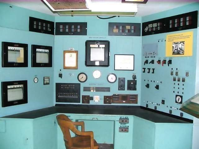 
June

Cotrol Room for the Graphite Reactor

Oak Ridge, Tennessee