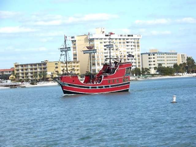 
December

Pirate ship tour boat leaving for evening tour

Clearwater, Florida