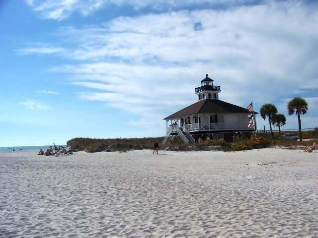 
January

Lighthouse
Port Boca Grande, FL